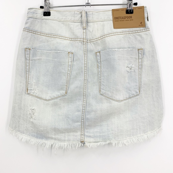 One Teaspoon Brando 2020 Light Wash Distressed Denim Mini Skirt Sz 29 - Picture 4 of 16